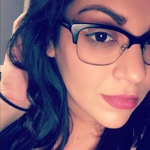 Meet your Posher, Cassandra